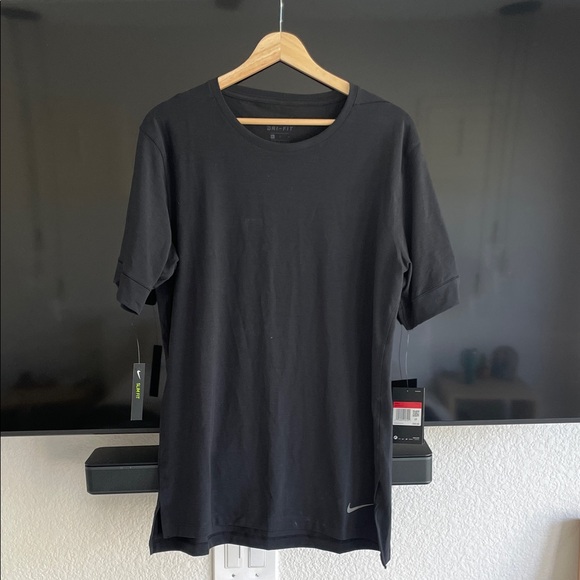 Nike Men's Dri-FIT Black Tee - Picture 1 of 1
